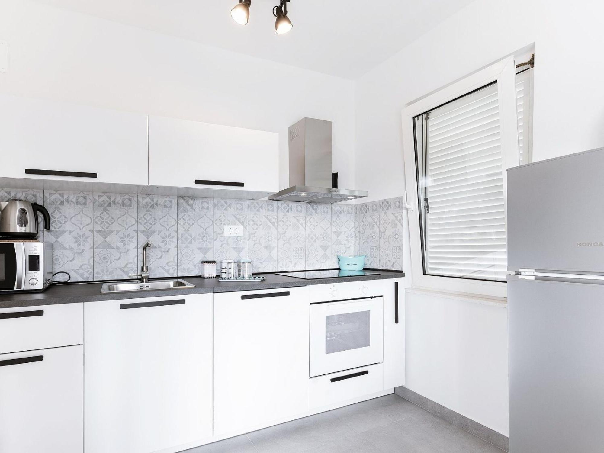 Black & White St - Comfort Two Bedroom With Balcony Apartament Split